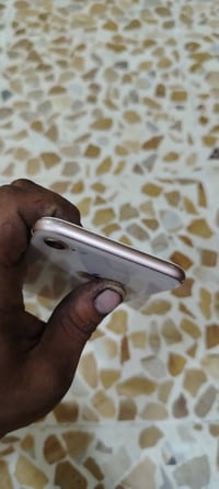 ايفون ٨ بلس • ذاكرة ٦٤ • بطارية ١٠٠