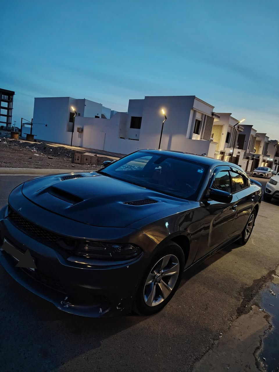 السلام عليكم
جارجر 2016 SXT

محدثة بالكامل SRT
بنيد 3 فتحات

العداد / 135 ميل 
محرك / V6 3600

بدون حادث سرقة فقط 3 قطع ومرجعات بلادي

✅مواصفات 

شاشة 
بصمة 
مقاعد تدفئة تبريد 
حساس خلفي 
لايت led 
تشغيل عن بعد 
تحكمات ستيرن  
لايت زنون اصلي 
ويل بلادي
عليها ادامة كامل من محرك فيت بم اصلي بلكات باتري جديد حدادية صدر امامي خلفي كله اصلي قبل سبوعين اشتغلتها بالكامل
وباقي مواصفات ال SXT المعروفه سياره دينار متصرف عليها جاهزة من كل نواحي 
رقم بغداد تحويل ثاني يوم بسمي

السعر.. 175 وبيها مجال للشراي

مكان سياره الانبار 

للاتصال 
***********
