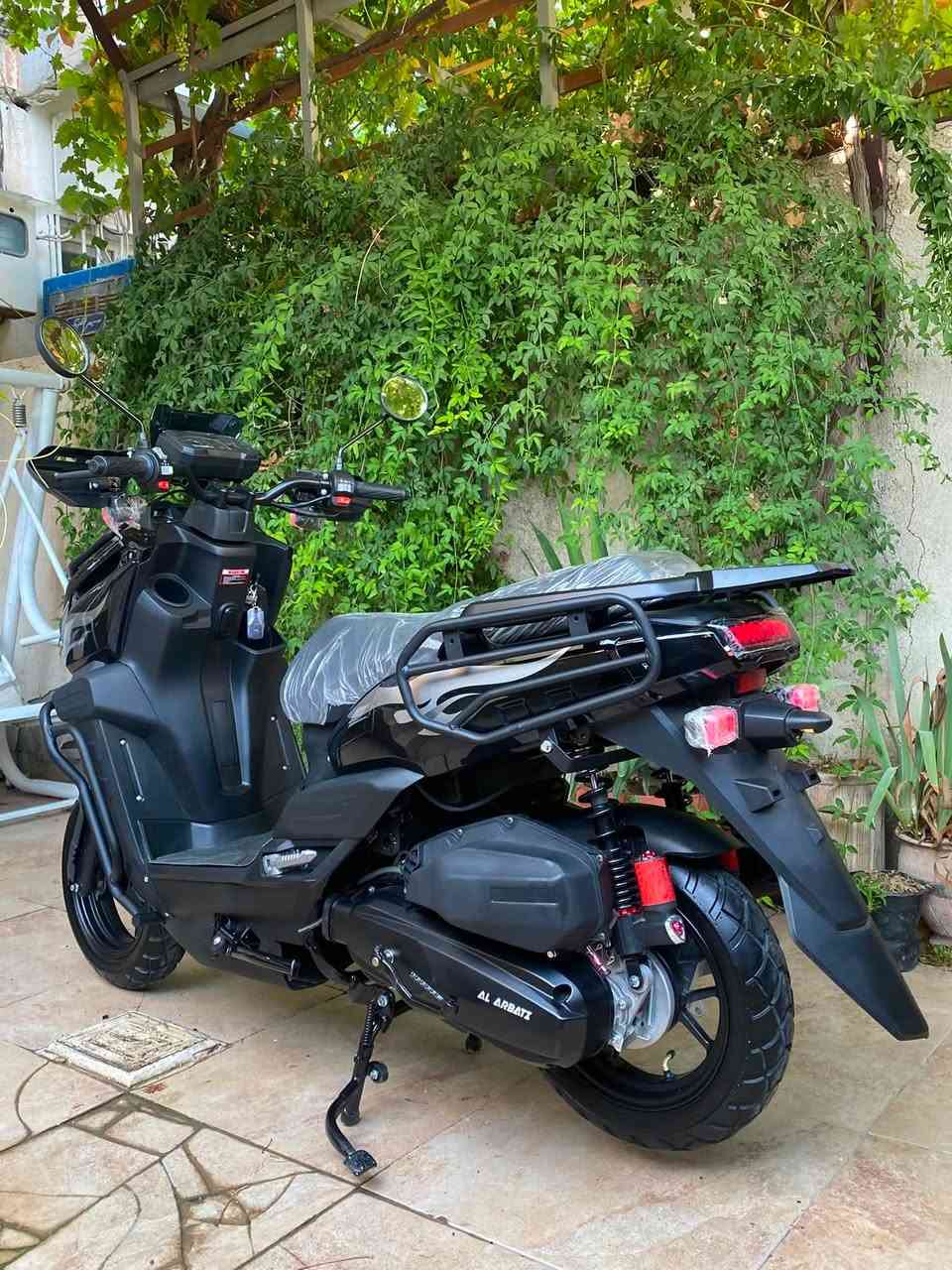 بە ناوی خوای گەورە
ماکس تانک (150cc) ماتۆڕەکە یەک کەلیمەی ناوێ سعرێک خوار هەموو بازاڕو سفر سفرە ٣٧٨ کیلۆمەتر ڕۆشتووە و ڕۆنی مۆتۆسێڵی تێکراوە و ماتۆڕێکی تا ڵێی پاک و جوان و کەشخەیە لایلۆنی هەموو گیانی پێوە ماوە و تایەی دژە خلیسک و قاڵبی بۆ بەستراوە یەک نوکە دەرزی شوختی نیە ٢ بەسمەو سویچی لەگەڵایە و سکویرتیە سلف بەسمەیە و سعر ٩٨٠ هەزار لە سلێمانیم


**إذا كنت صاحب هذا الإعلان وتريد حذفه لأي سبب، رجاءا أرسل رسالة إلى الدعم الفني**