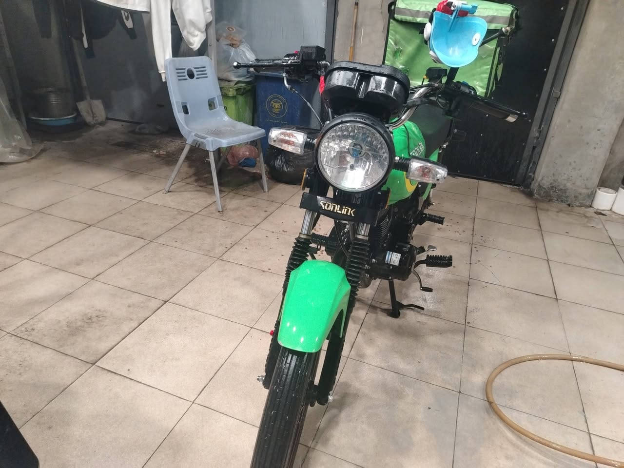 سلام عليكم عندي دراجه سونك ماكس مديل 2025 دراجه جديده مال رمبه صالنصه كاتم ماشي 28 كيلو  ما ماشيه هواي دراجه أوراق اصوليه كامله وبرغي ما مفتوح بيه دراجه ما رمبه استعمال قليل شغاله كامله سلف وهندر السعر 950 بيه مجال بسيط وخير من مكاني بغداد البنوك قرب مركز القدس رقمي ***********
