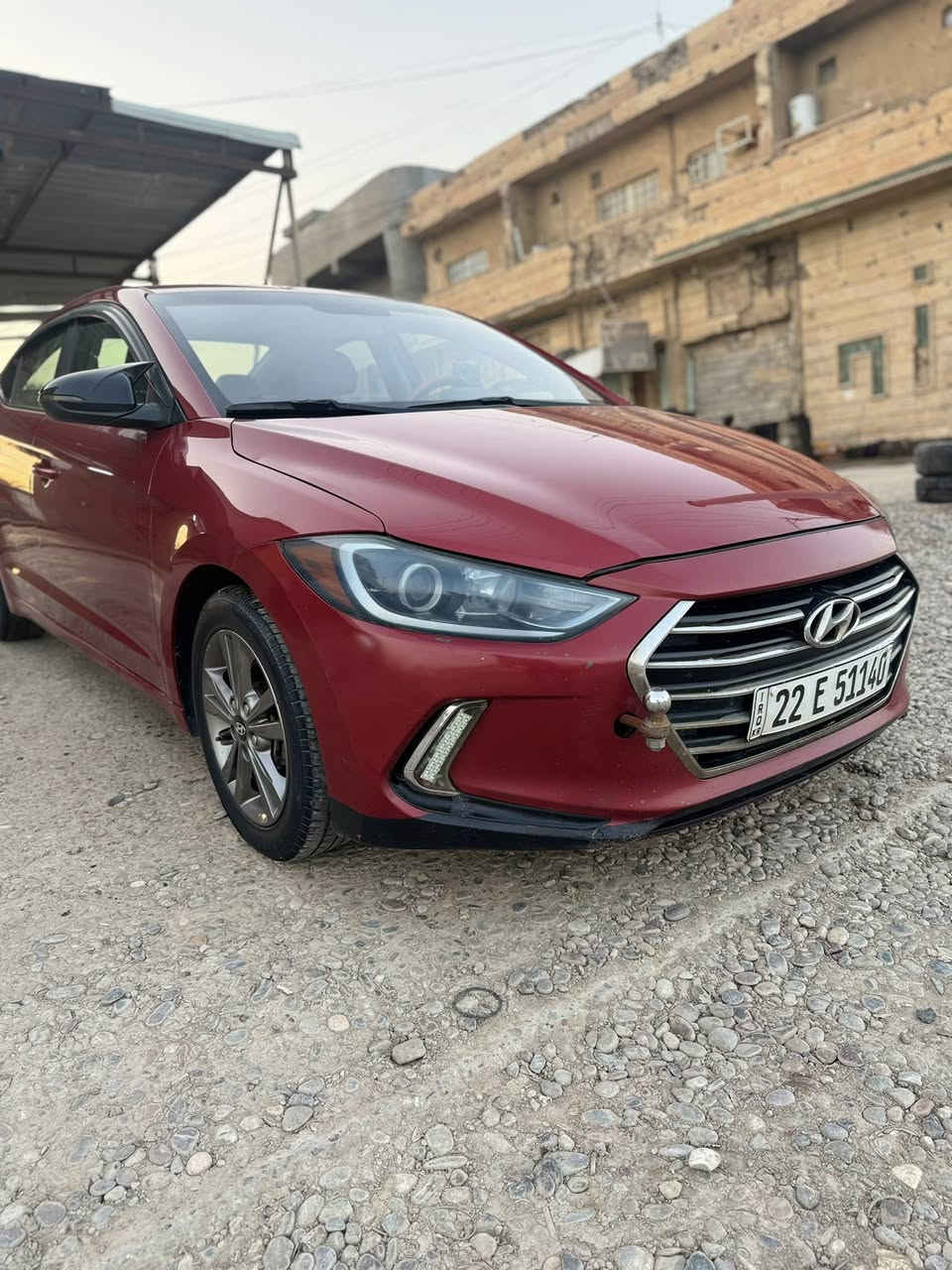 النترا 2017
محرك شرط 
كير شرط 
تخم تاير 
ويلكب اربع بلاد
شاشه جبيره 
كامره دواره 
تحكمات صفحتين 
محرك ٢٠٠٠ دوش 
لايت زينون اصلي 
السياره جاهزه خير من الله سنويه ٢٩ فقط تحويل 
السياره مكفوله من الصبغ 
مكاني بيجي 
***********
