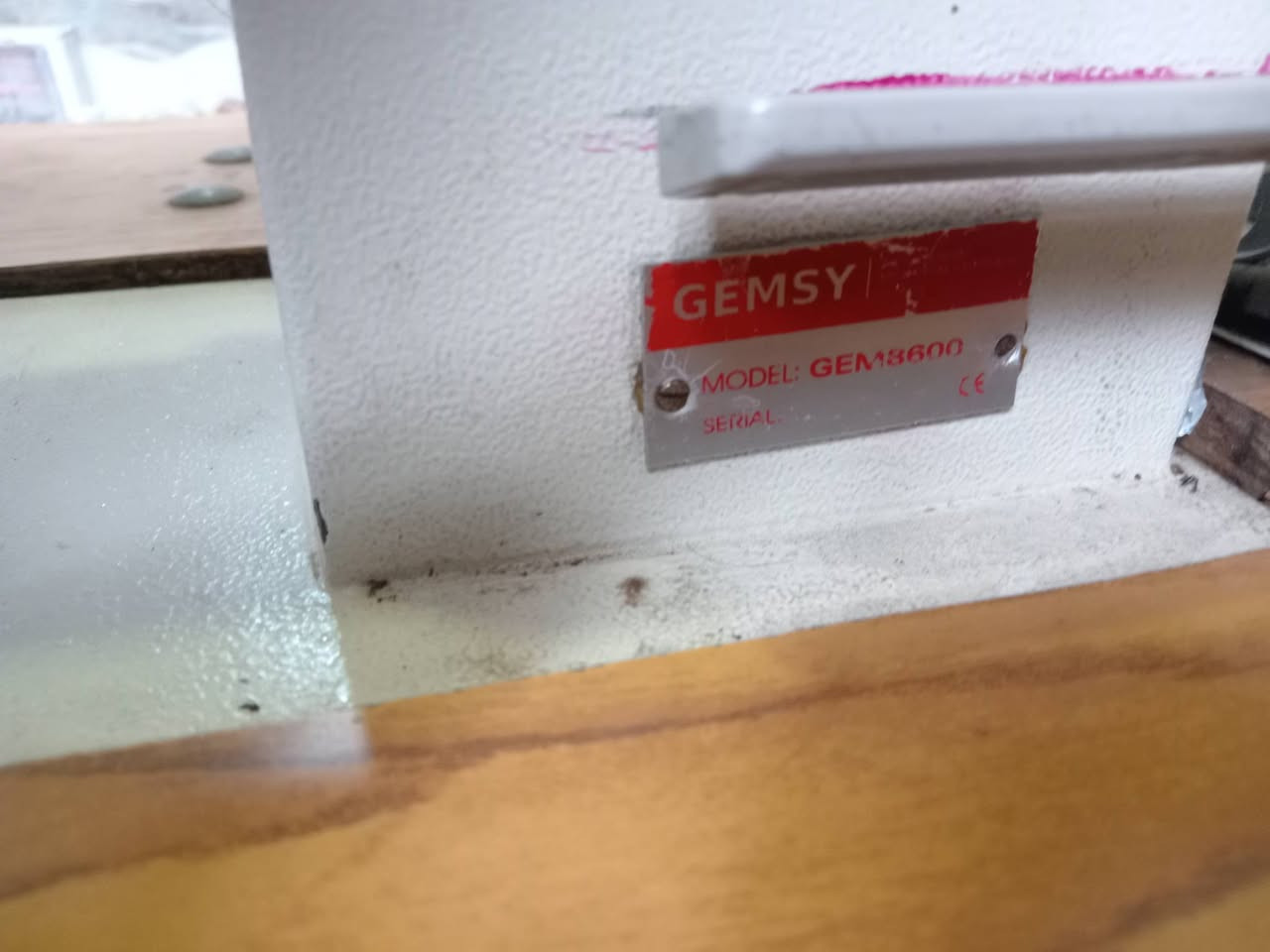 السلام عليكم
هاي لمكينة خياطه  للبيع
مكينه نظيفه وبلخياطه جيده
رايده   ٢٢٥
مكاني محاويل الطاهريه
لخاص مفتوح
وهذا رقمي ***********
