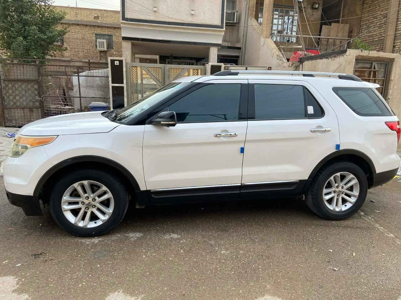 السلام عليكم للبيع  أو مراوس 
‏
FORD EXPLORER XLT 2011

الفئة XLT    
السعر :  135 
الموديل 2011
لوحات بغداد بسمي دولي
المحرك 6 سلندر 
  3500 
المواصفات 
فور ويل 4WD
 الداخل (بيجي)
تحكم ستيرن 
كشنات كهرباء 
وضعيات قيادة 
تبريد مركزي 3 قطع
اوامر صوتية
كشافات ضباب 
 سبعة راكب و تبريد مركزى
ويل 18
مانع انزلاق 
اندرويد اوتو 
اوتو هولد 
💠 سيارة اثنين قطعة كلير
بدون ضرر فقط بدون 
***********
‏‎‏‎العنوان بغداد  او بعقوبه

