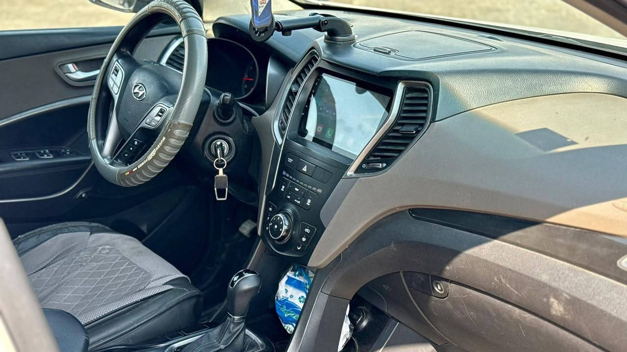 سلام عليكم سنتافي للبيع موديل 2015 السيارة كلين  حادثهة بس دعامية   . حدادية  وكهربائيات جديد تخم تاير جديد مكينه وكير مكفولات السيارة جاهزة على اخر حباية مال جناي  وترايهة وين ما يعجبك   السعر 160 وبيهة مجال للشراي.. للتواصل ***********
