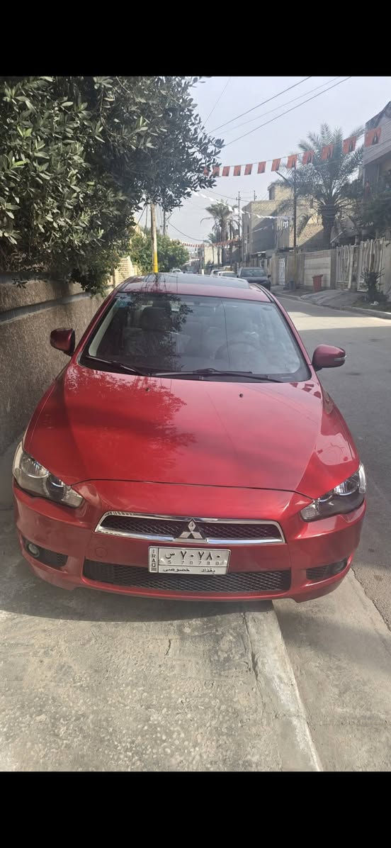 السلام عليكم شباب عندي لانسر 2016 خليجية فول مواصفات ماشية ٥٧ كيلو فقط  بس عدي جاملغ عكس السايق مبدل بجاملغ بلادي وبارد بالباب شي بسيط كلش يعني قطعه وحدة صبغ والباقي كلة مكفول السيارة تايرات جديدة قبل شهر شادهن ودسكات هم قبل سبوعين شادهن حدادية مبدلهة كلهة جديدة واصلية يعني السيارة كلش نظيفةومابيهة اي مصرف وبنزين محسن ودهن اصلي بوكته سنوية باسمي رقم بغداد مكاني بغداد جميلة رايدهة ب105 وهذا رقمي *********** وتساب
*********** شريحة اتصال
