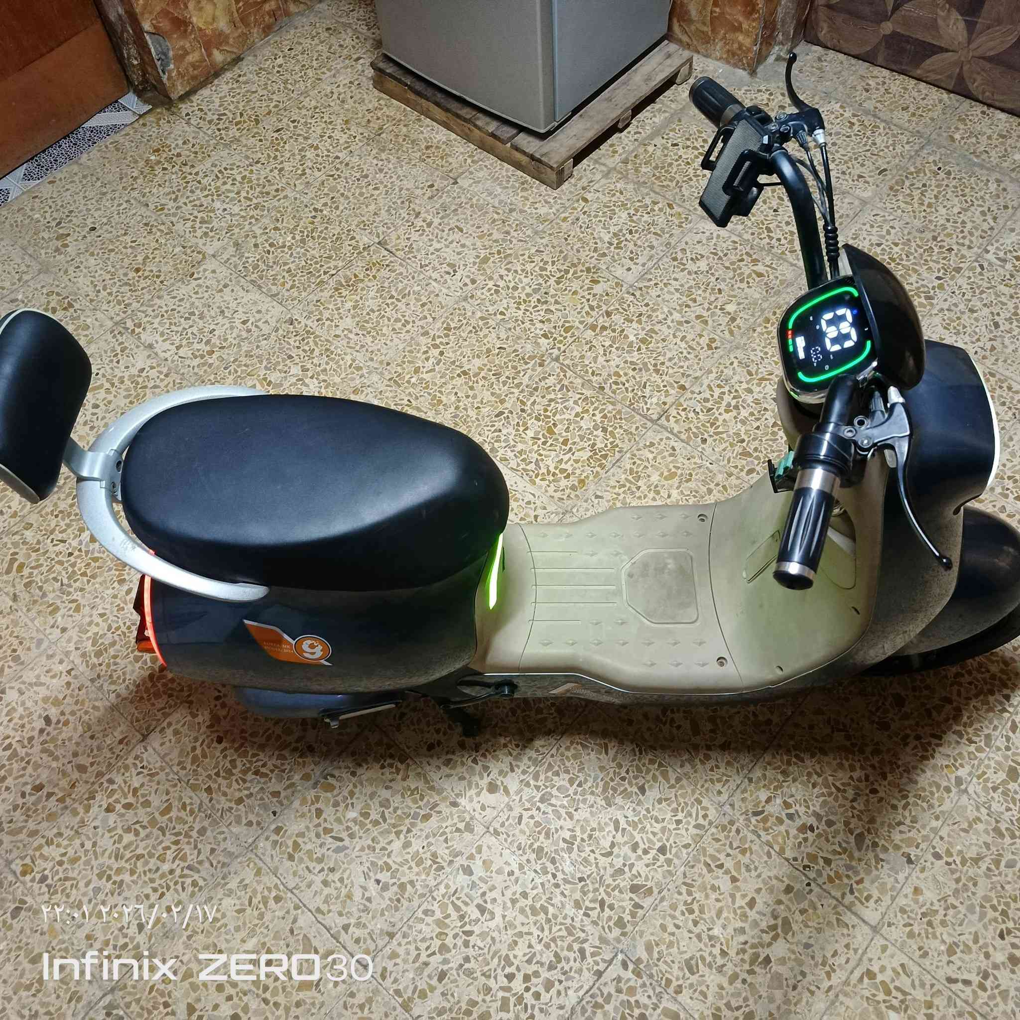 سلام عليكم شباب دراجه شحن  مستخدمه أقل الشهر صاحبه الله وفقه وراح جامعه  وتركه  وضلت بلبيت وطايحات بطارياته   مابيه اي نقص  فقط بطاريات  فقط فقط    تجي تكلب وشوف شوف العين  المكان البصره قضاه المدينه الجلال   ارقم واتساب وتصال ***********
