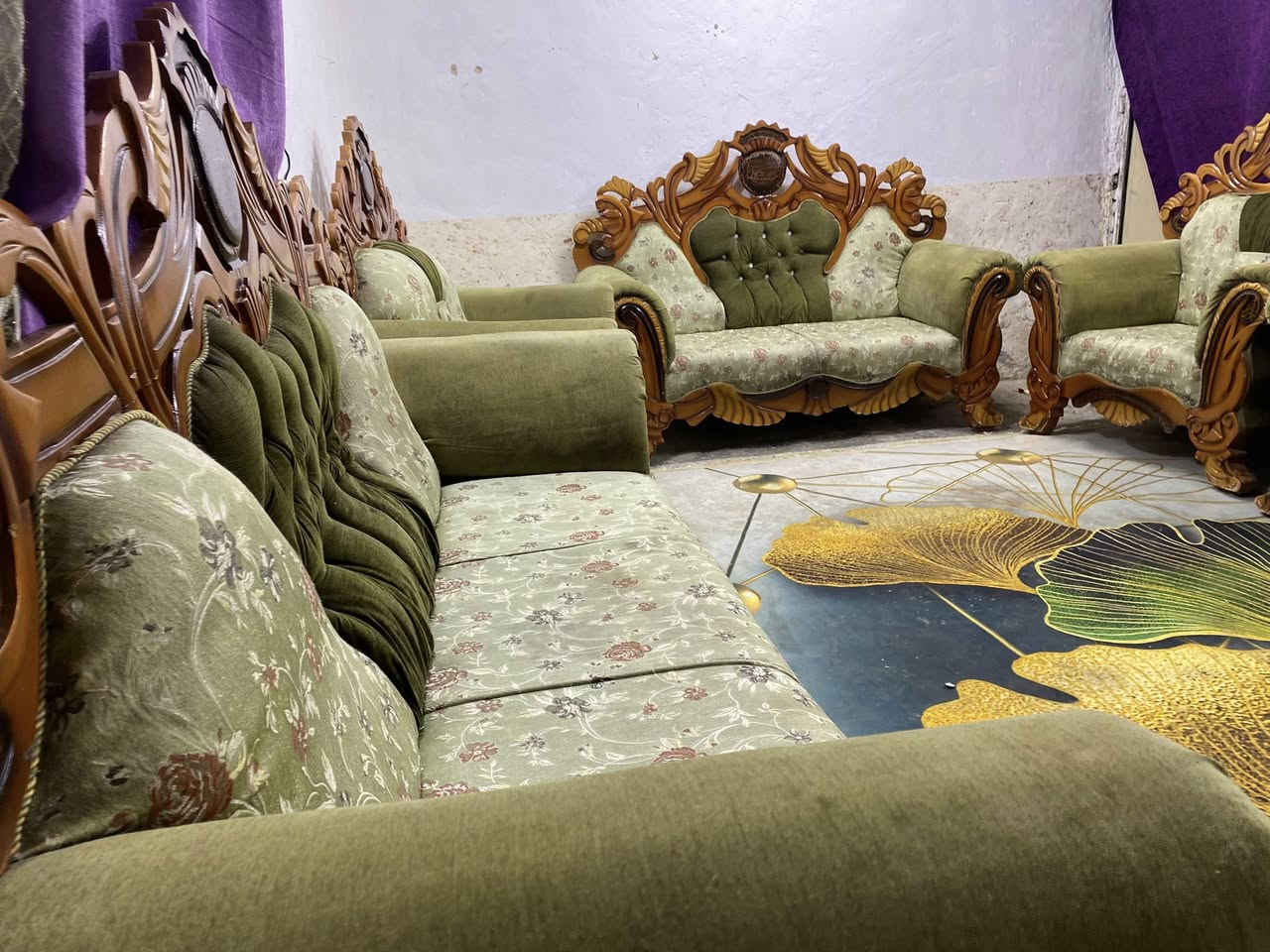تخم ملكي 10 مقاعد نضيف اي ضرر مابي اخو الجديد السعر 325 وبي مجال المكان بغداد ***********
