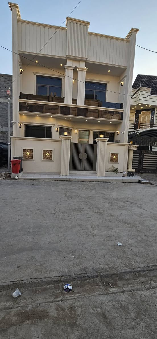 السلام عليكم بيوت عدد 2 بشفتة بالبداية يم مصرف الثقة تقريبا ركن قريب عالكورنيش والسيطرة الي من يم الجسر واحد 250 متر واجهة 13 والثاني 100 متر واجهة 8 متر طابقين فول مواصفات ديكورات تبريد مركزي طاقة شمسية طابو زراعي سند 25 بيع او مراوس بقطعة عالكورنيش مساحة كبيرة تفاصيل أكثر وسعر الاتصال عالرقم ***********
