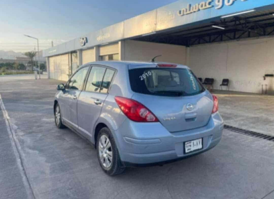 نیسان ڤێرسا ٢٠١٠ساغ ساغ
مەنەفێست ئەسڵی 
گێڕ ئۆتۆماتیک 
گێڕ و مەکینە بە شەرتی ١٠٠ فیتەر
تازە کامل پێشی داگیراوە لۆک لۆک
جەمپێکی پێشی هەیە 
پشتی کەپسە 
بۆ یەک دینار مەسروف مەگەڕێ 
مشتەری تەلەفون بکە ….
سعری ٥٢ گەڵا و معمەلە 
***********
