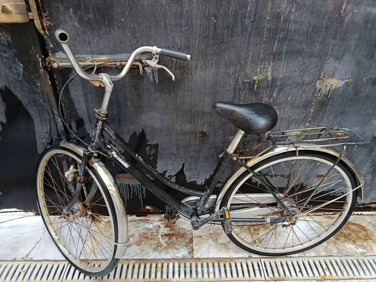 سلام عليكم ورحمه الله للبيع بايسكل ماركه panasonic الياباني أصلي  حجم 27 باسكل خفيف كلش وحلو السعر 60 وبي مجال شراي يتفضل خاص *********** واتساب
