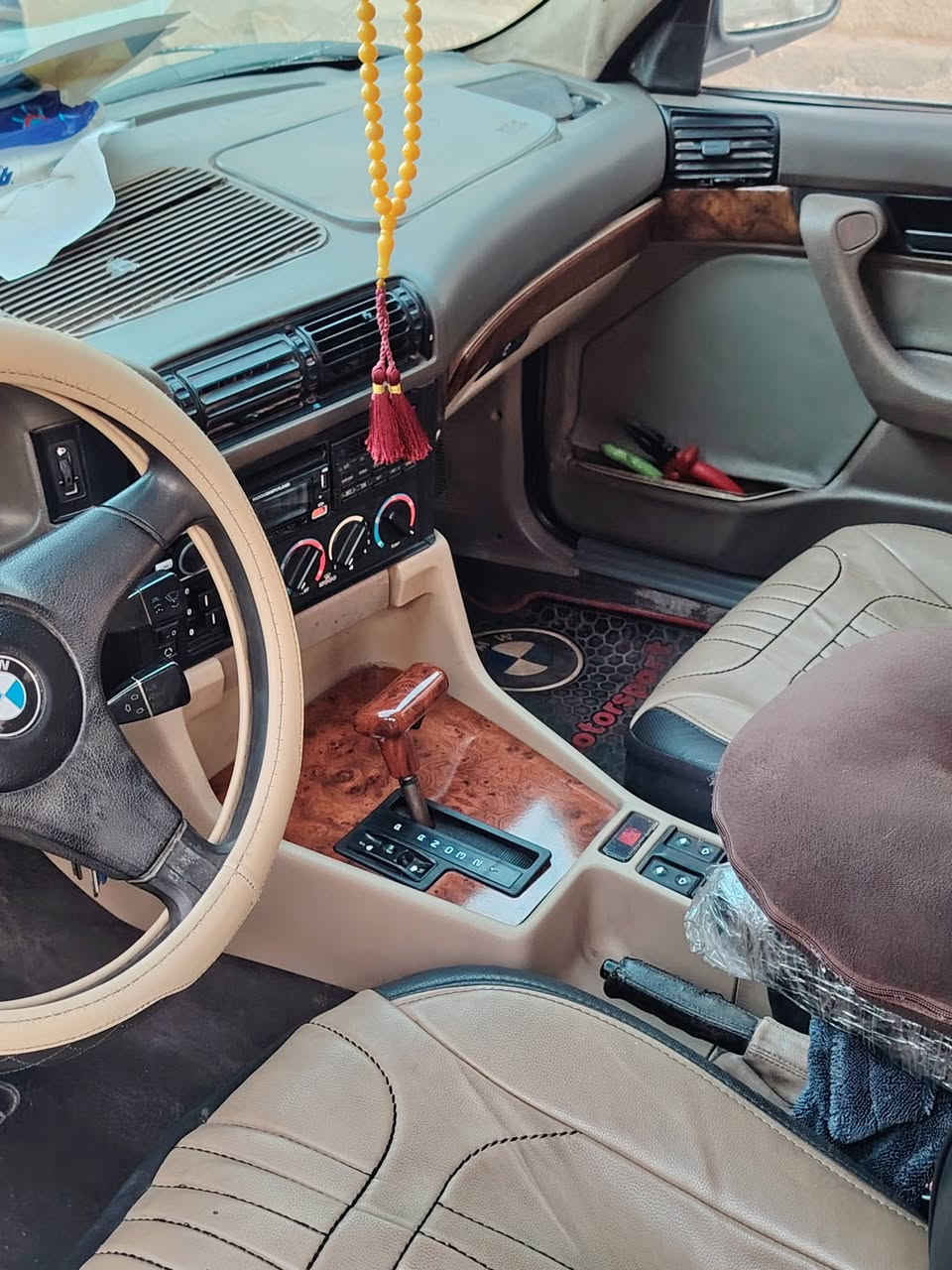 السلام عليكم
اخون للبيع  بي ام  حجم 535  مكينه 6 مفتوح كير جديد خير من لله
صدر  جديد امامي خلفي  كهربائيات كله شغاله
تريد بس صبغ سياره  السعر 48 وبيه مجال مكان السياره بغداد اليرموك حي الداخليه 
***********
