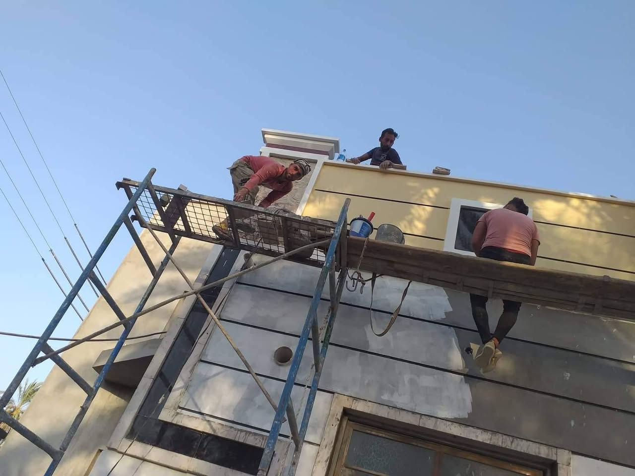 كادر خلفات باسعار مناسبه نشتقل جص وبورك ولبخ وتقطيع واجهات وصبق *********** .
