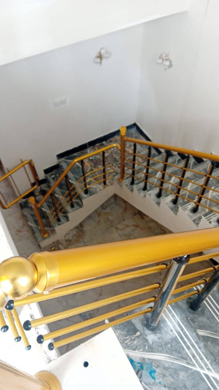 #اسعد_الله_اوقاتكم_بكل_خير
هذا البيت لايفوتك سعر مناسب جداً

#جنس_العقار :: ملك صرف زراعي عراقي نموذج 25

المكاتبة مع صاحب الأرض مباشر 

……………

#المساحة :: 210م / الواجهة 10 والنزال 21

#الخدمات :: ماء كهرباء شارع 10م أنارة 

#موقع_خدمي :: سيارات لمركز البصرة / وداخل القضاء

العنوان :: البصرة - إبي الخصيب العوجه شارع السندباد 

#يحتوي ::  كراج . صحيات خارجية

حديقة واسعة . للبيت #ثلاث_مداخل :: مدخل صالة

مدخل أستقبال . مدخل للمطبخ . مناور عدد 2

أستقبال . مطبخ . موزع غرف . ثلاث غرف منام . درج .

صحيات داخلية . صالة معزولة عن موزع 

…………..

البناء 2026 / حديث كونكريت .

………….

#السعر_المطلوب :: 110 مليون وبي مجال بسيط

…………
#لاستفسار الاتصال على الهاتف 📞📳
📳((*********** ))📳
