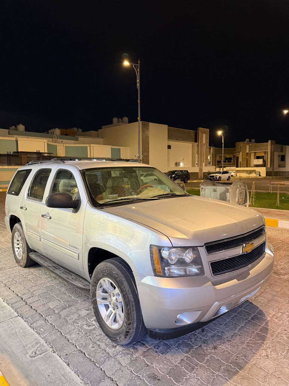 تاهو 2013 خليجي LT رقم بصره باسمي مكفول من الضربه فقط يوجد صبغ ارباع البيبان مع الجاملغ سبب الخياس بقيه السياره كفاله لا ضربه ولا بارد ولا صبغ   
مكينه وكير وتبريد وكهربائيات جاهزه وتخم تاير جديد  حداده جديده جامه اماميه جديده ما ناقصه اي شي غرفته نظيفه شاشه +مرايات كهربائيه  +ويل تاهو مديل 15 المرغوب 
السعر:240ورقه وبيه مجال *********** Singapore
