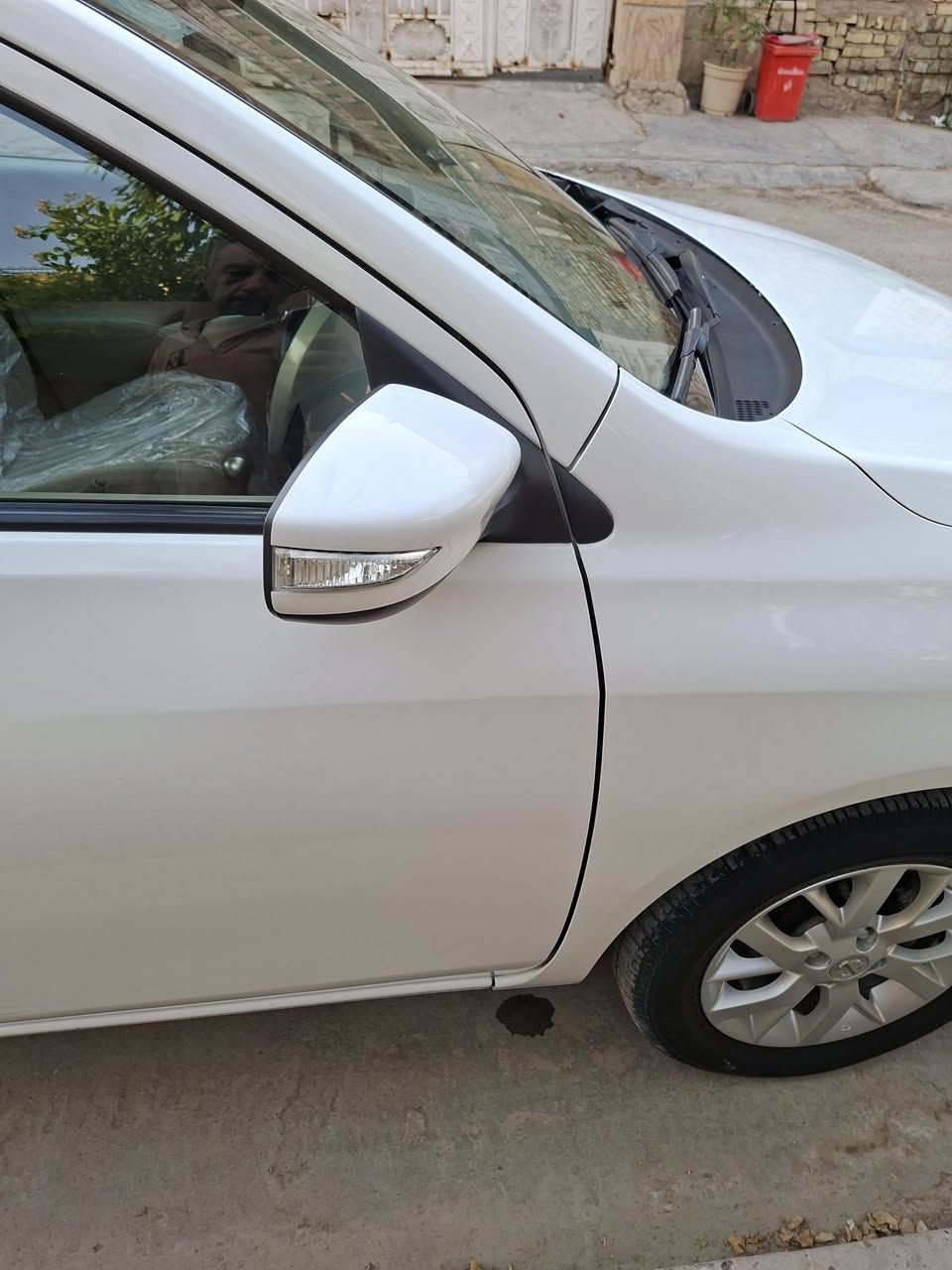 سلام عليكم للبيع نيسان سني موديل ٢٣ بصمه ماشيه ٢٦ الف للاستفسار الاتصال على الرقم ***********
