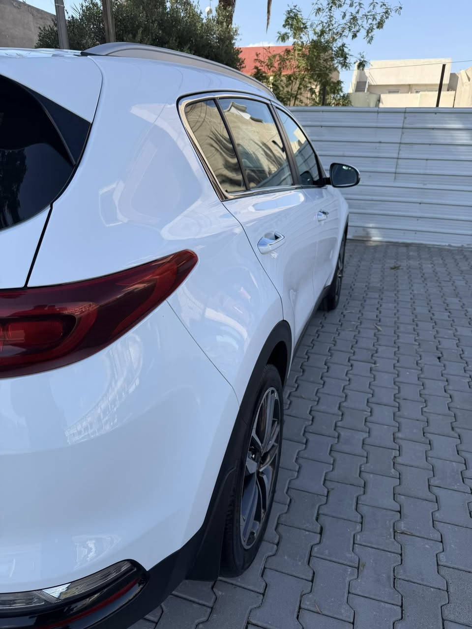 سلام عليكم كيا سبورتج 2021 سيارة جديد بوضع الشركة اب اسمي رقم سلمانية تحويل وكال نص فول معروفة موصفاتها تخم تاير جديد بدون صبغ بدون رصعة ماشية 70 الف مكاني بغداد حي جامعة السعر 208 ورقة وبيه مجال بسيط ***********
