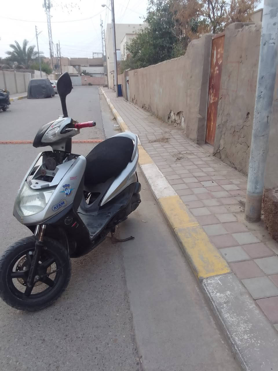 سلام عليكم
دراجھ سكنس نثيھ ياباني للبيع مكينھ بيھ خيط تبخير 

كھربائيات كلھ شغالھ سعر ٢٥٠
للتواصل :***********
