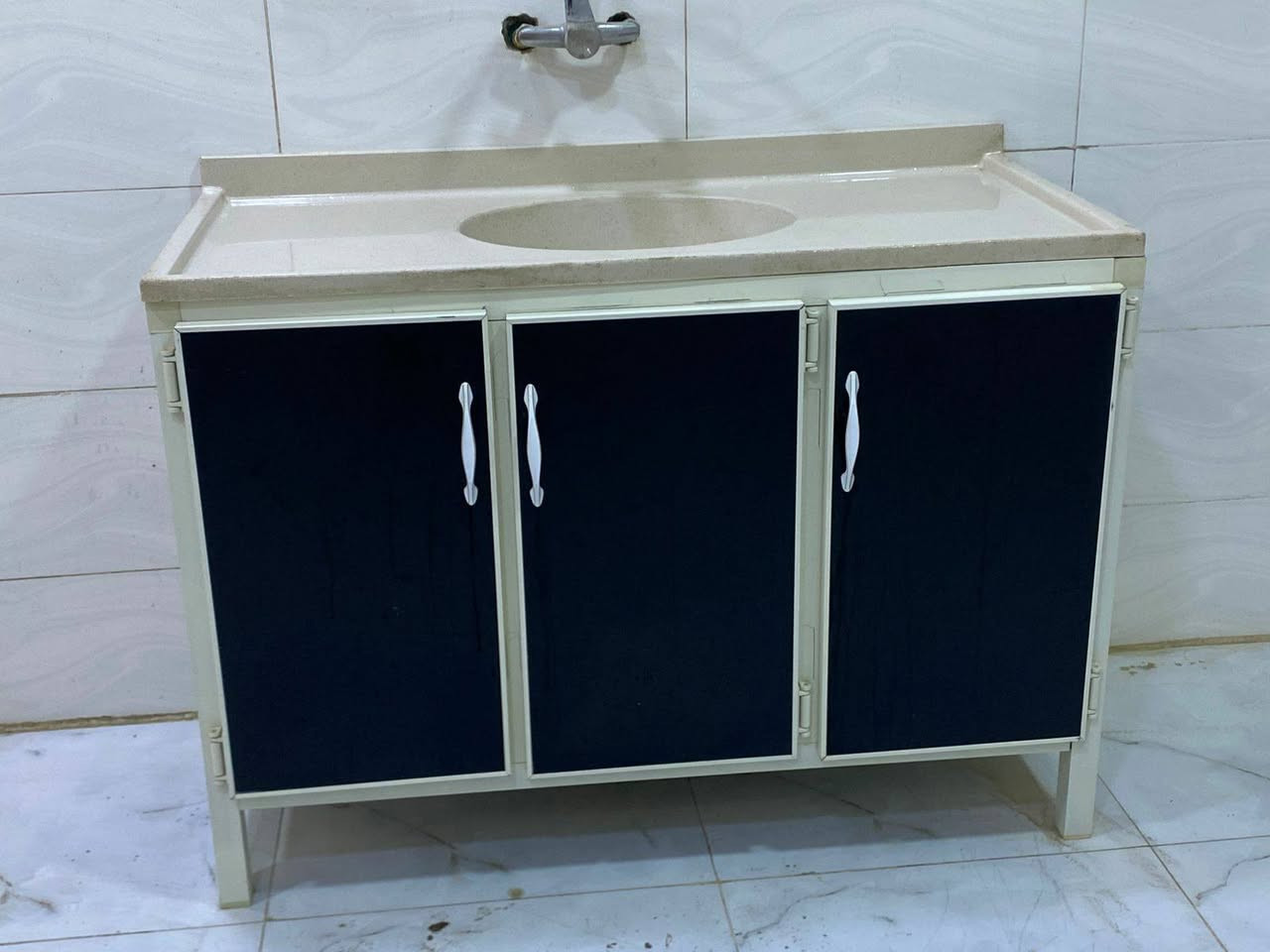 السلام عليكم
غرفه نوم تركي جديده استخدام اقل الشهر السعر 550
كاونتر جديد مترين السنك مرمر السعر السعر 250
المكان الفضلية لتواصل ***********
