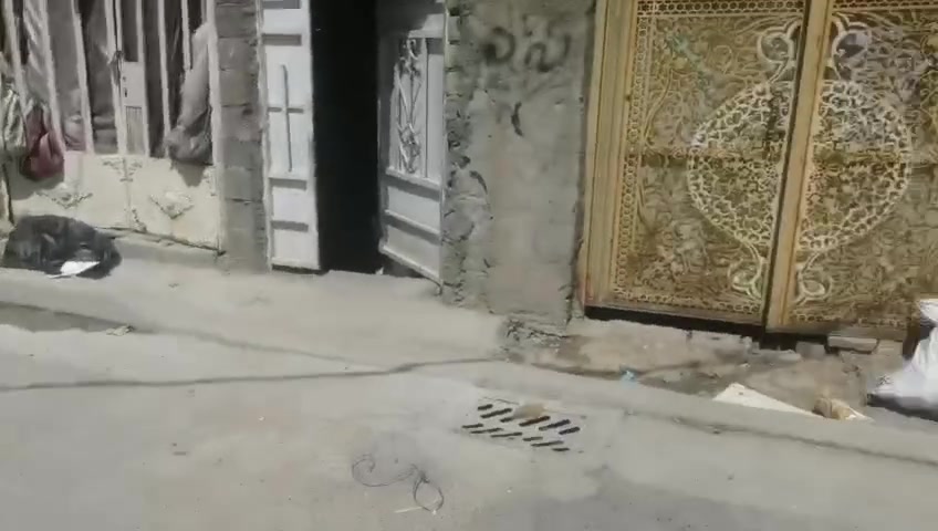 سلام عليكم بيت بمعسكر البلديات ثاني فرع عن شارع رئيسي لبيت وقاع حال سعر 50وبي مجال تصال***********
