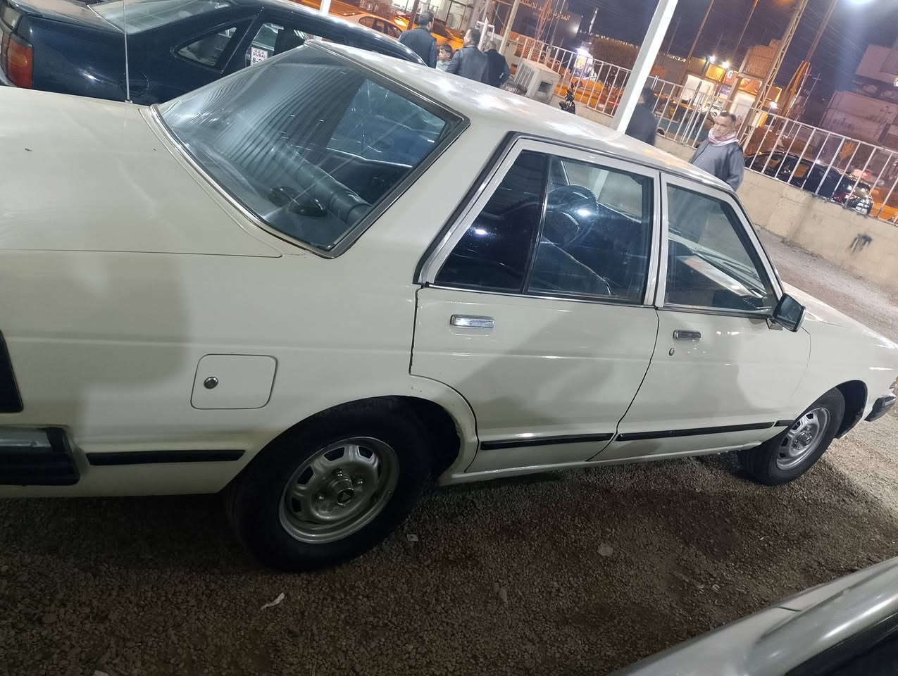 سلام عليكم سيارة للبيع داتسن موديل 80صالون لون ابيض سيارة حلوة شوفته تبريد ثلج كير عادي لون ابيض مثل ما موضح بل صورة السعر 40ورقه وبيه مجال للطيبين مكاني الفلوجه شارع الجديد معرض الخليج الاتصال ع الرقم ***********
***********
