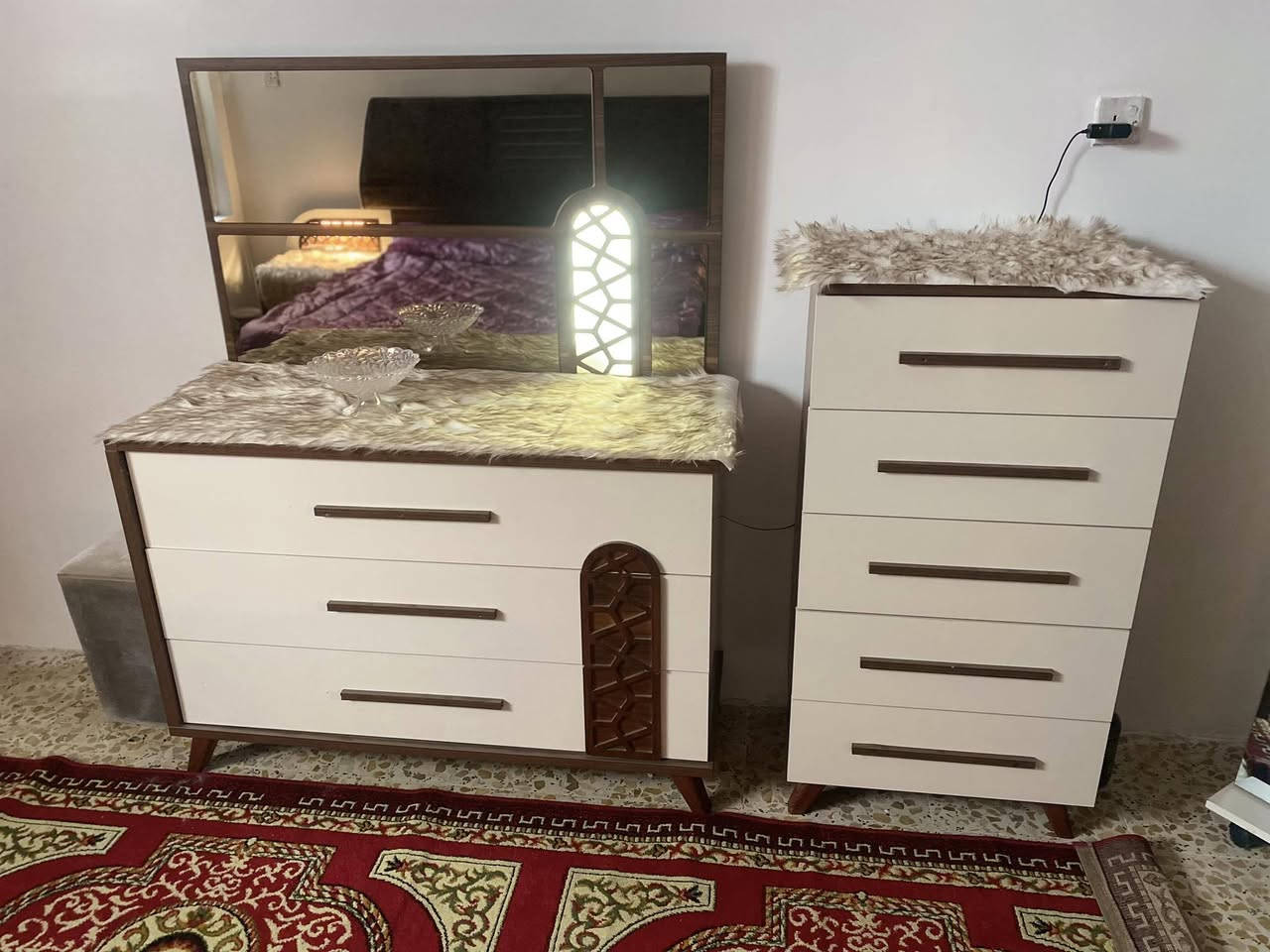 غرفه تركيه ٨قطع
 ضخمه 
نضيفه مابيه اي ضرر
مكاني الزعفرنيه
رقم ***********
