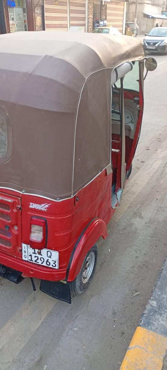 السلام عليكم تكتك للبيع 2018 رقم وسنويه انكليزي تحويل ثاني يوم مكينه ناعمة لا تنقيص ولا تبخير كهربائيات شغاله بلاديه بدون صبغ بس الدوس الاماميه معمرة السعر 5 مليون وبيها مجال قليل حك الجيه مكاني بغداد الاستفسار على الرقم ***********
