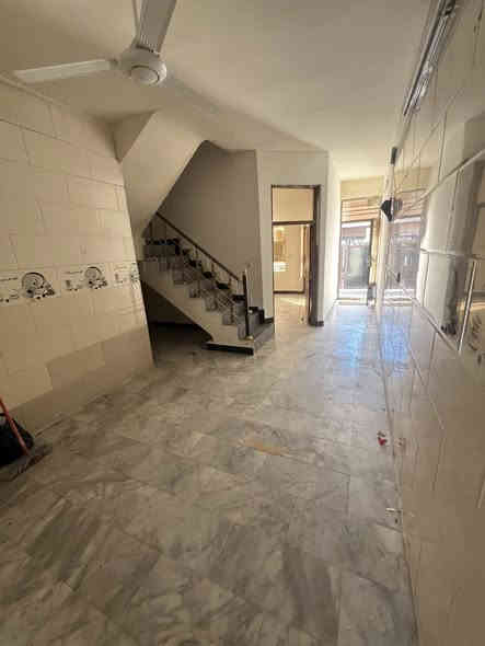 لليجار لليجار مشتمل ٥٠ متر مدخلين نضيف جدا  صاله مطبخ خدمات صحيه وغرفتين نوم السيديه مربع التصنيع قرب مدرسه فجر الحريه ٧٥٠ بي مجال بسيط ***********
