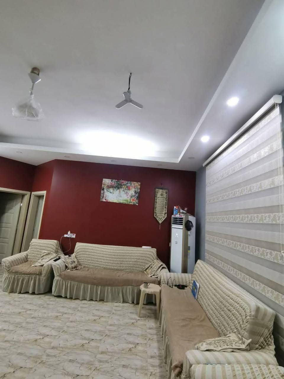 🏡 بيت طابقين للبيع – بانميل / خلف مدرسة جبار فرمان
📐 المساحة: 168 م²
📍 النوع: زراعي

🔹 الطابق الأول:

🛏️ غرفة نوم
🛋️ استقبال + صالة
🍳 مطبخ (حار + بارد)
🚿 مجمع صحيات (شرقي + غربي)
🌿 تركة صغيرة + صحيات خارجية

🔹 الطابق الثاني:

🛋️ صالة مفتوحة واسعة
🛏️ غرفة كبيرة بتصميم عصري
🚿 مجمع صحيات كامل
☀️ سطوحين أمام البيت

💰 السعر: 54 مليون – قابل للتفاوض
📞 للاستفسار: ***********
