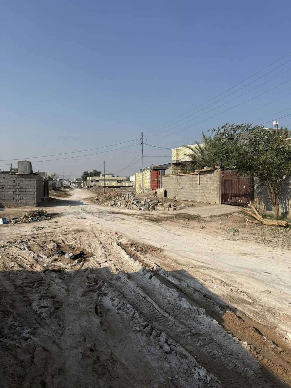 السلام عليكم
يتوفر دار سكني طابو زراعي سند 25 مساحته 250م موقعه في المسيب / قرب مخازن الراوي يحتوي على أربعة غرف نوم وصاله واستقبال ومطبخ ومجموعه صحيه داخليه وخارجيه بناء طابوق وصب السقف  ومتوفره كافة الخدمات السعر المطلوب للبيع 120 مليون قابل للتفاوض للأستفسار الأتصال برقم *********** او مراسلة الصفحة
