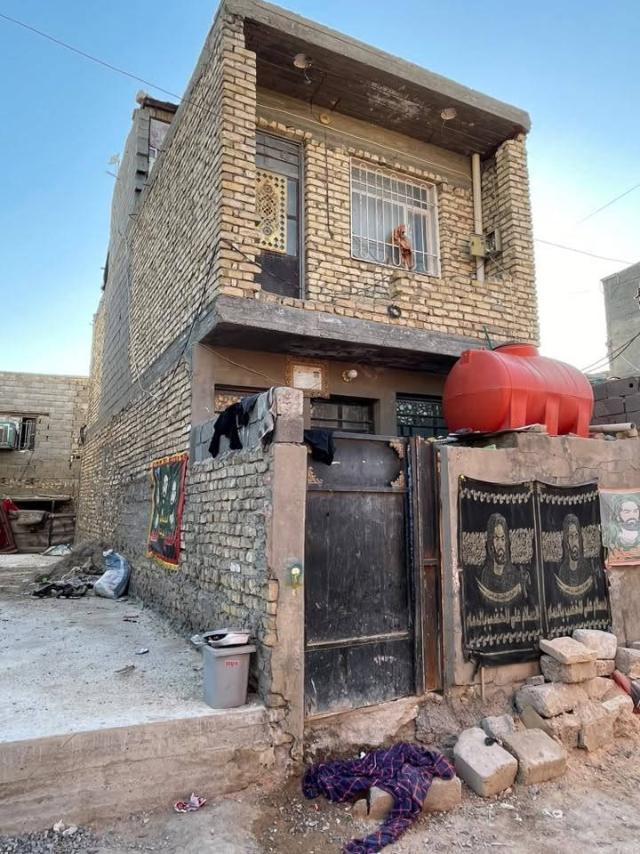 سلام عليكم بيت مساحه 100قاطين بلحميديه بشارع المصاليخ قريب ع شارع ماي ومجاري وخدمات كامله وكاع 100مصبوبه رفت ومربوطه مجاري للاستفسار ***********
