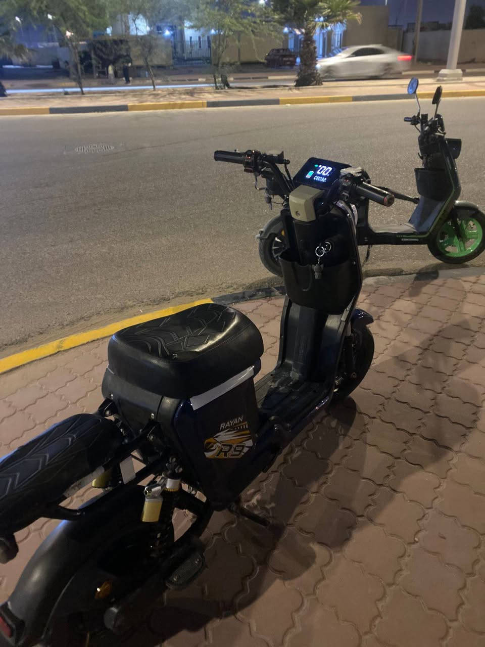 دراجه شحن R9
نضافه 75

المكان البصرة الزبير 

دراجه كلشي بيهاا شغال

سكليتر شغال دبل اشاره 

رباعيه شغاله 

ما عدا الكلوب ما يشتغل ساحب رطوبه

(325الف)💞 

رقم/***********
بطاريات حجم 16 نص عمرهن
