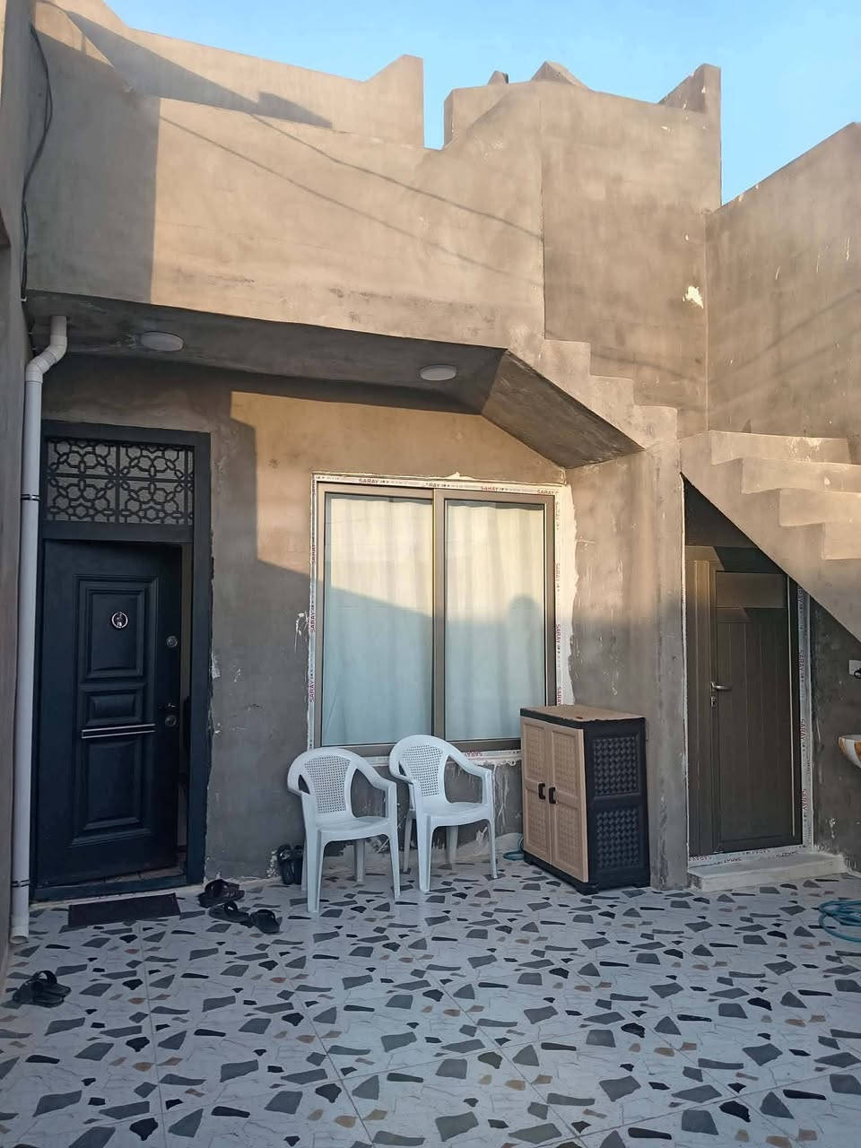 دار زراعي طابقين ونصف للبيع بسعر مغري 👇
📍 موقع  – 16 آب مقابل أسماك داقوق (الفرع الثالث)
🔹 المساحة: 105 متر
🔹 الواجهة: 5×21
🔹 بناء حديث + تصميم مريح للعوائل
🔻 تفاصيل الدار:
🔴 الطابق الأول:
استقبال أنيق + غرفة نوم + مطبخ (حار + بارد) + صحيات + حوش
🔴 الطابق الثاني:
غرفتين نوم + صحيات + بلكونة كبيرة 🌿
🔴 الطابق الثالث:
غرفة جاهزة تحتاج سقف فقط
💎 مميزات قوية:
✔️ درج خارجي (مناسب لعائلتين)
✔️ شبابيك وأبواب ألمنيوم
✔️ دكت مركزي بكل الغرف
✔️ فول كاشي
✔️ خدمات كاملة
✔️ بناء جديد ونظيف
💰 السعر: 57 مليون (قابل للتفاوض)
📩 لا تضيع الفرصة! راسل الصفحة الآن واحجز قبل غيرك

#عقار #بيع_دار #عقارات_العراق #عقار_كركوك #استثمار #فرصة #بيت_للبيع #عقارات


**إذا كنت صاحب هذا الإعلان وتريد حذفه لأي سبب، رجاءا أرسل رسالة إلى الدعم الفني**