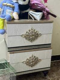 غرفه للبيع مع كنتور وميز ابو لمرايه ومجرات اصغار عدد2 ولكبار عدد 2 الس...