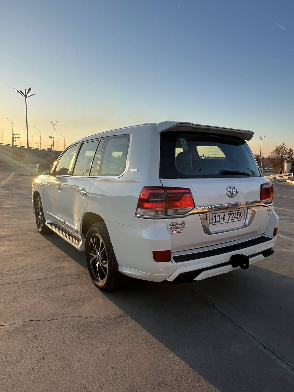 سلام عليكم لاندكروز 2011 ستينيه محدثه 2020 داخل و الخارج مكينه  شرط  برغي ما مفتوح  ولا امبدل سنويه باسمي دفتر بانزين موجود فول مواصفات ماشيا 196K ما بيها اي نقص 
 سعر 275$ وبيها مجال للشراي  
للتفاصيل رقم صاحب سيارة : ***********
