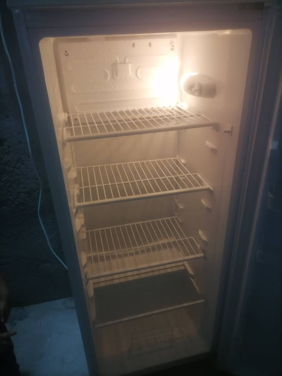 أغراض. للبيع ثلاجه 14 قدم السعر 250 الف ثلاجه 10 قدم السعر 200الف طباخ السعر 150 الف قنينه السعر 75الف بيع مستعجل الرقم ***********

