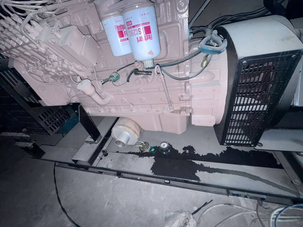 السلام عليكم 🙏🏻
🟠مولد كمنز 150Kva
🟠(102 /12ولف)
🟠6بستم مجدد بالكامل 
🟠للتواصل ابومحمد ***********
🟠توصيل لكافه المحافظات العراق🚒🚛🚛
🟠العنوان 📍اربيل شارع 100
مولدات سلسبيل العراق
