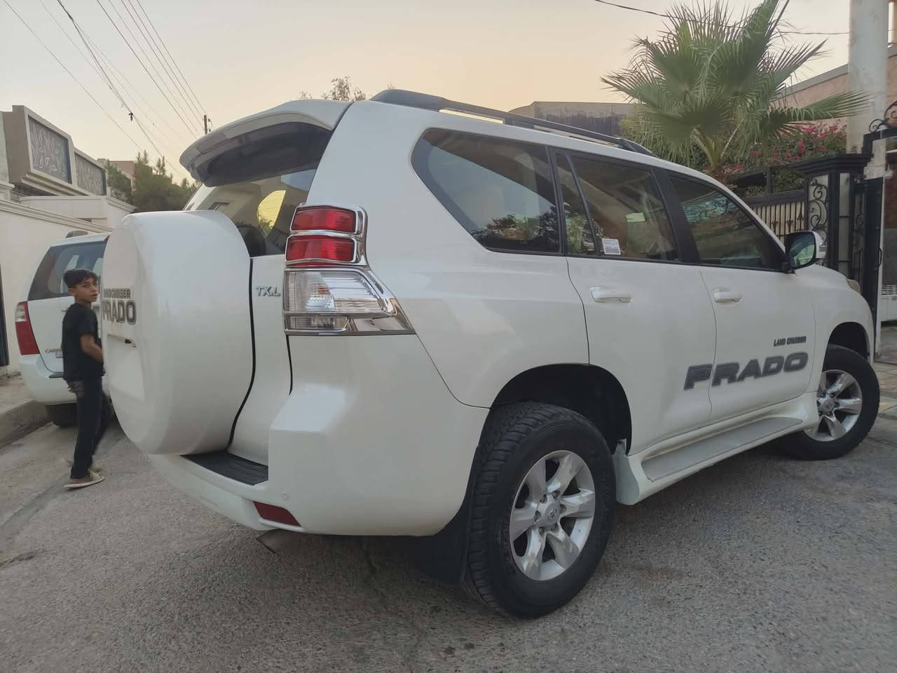 السلام عليكم 
برادو 2013 مكفوله
بدون صبغ وبارد وشخط
فول فول مواصفات 
6 سلندر 
مانع انزلاق ABS
نظام ECO الاقتصادي 
تبريد 3 قطع
تشغيل بصمه 
بصمة أبواب 
ثلاجه 
سقف سلايد
تحكم استيرن
تحديد سرعه 
شاشه جبيره 
حساسات
كامره خلفيه 
مري شفط
سبير تعليك 
كشن بلادي جلد
داخل قيسي
محرك وكير شرط كفاله 
رقم اربيل جديد 

مكان كركوك - داقوق

السعر ‼️ علق بتم يجيك السعر بالخاص ‼️

***********
