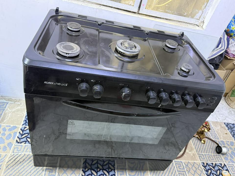 السلام عليكم كاونتر نضيف جدا اي شخط مابيه درجه اولئ السعر 350الف قفل وطباخ نضيف سعره 200 وبي مجال مكانهن بغداد الغزاليه مراسله واتساب ***********
