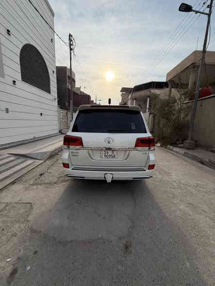 لاندكروزر GX.R موديل 2017 وايت اديشن 
6 سلندر

السياره جديده حرفيا ماشيه (72) ألف كيلو متر حقيقي شرط الفحص
السياره مغلفه بالكامل ppf نانو من الزيرو
السياره كفاله عامه من الشخط (عدا باب السايق بي تقسيم فقط) بدون لا بارد لا شخط لاتبديل لا اي شي 
السعر 515 وبي مجال للشراي 
السياره رقم بصره الجديد ومكانها بصره
للاستفسار  ***********
