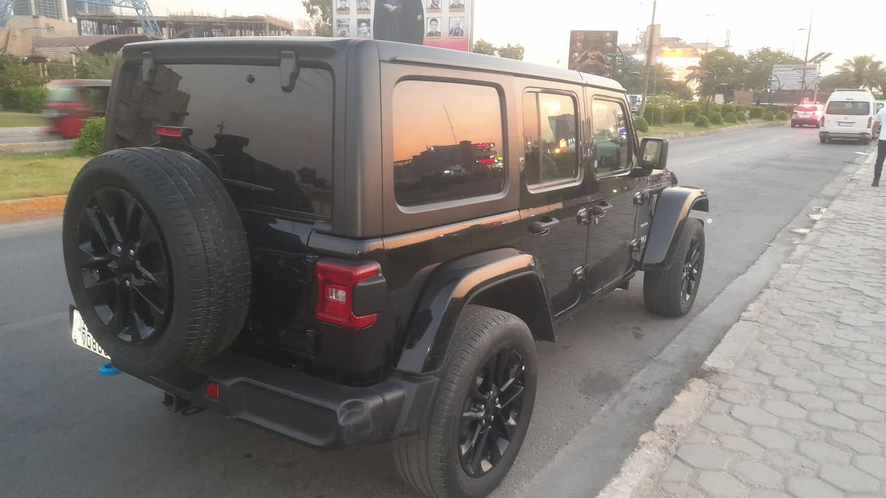 السياره  Jeep Wrangler 4Xe 2023 2.0L 4 plug-in

حجم المكينه : 2000 تيربو + هايبرد + بلكن شحن خارجي

القدرة الحصانية 375 حالة حال الهيمي 

الشحن يمشيك 30 ميل

المسافه المقطوعه : 27 الف ميل     

حادثها طخه بالبنيد حسب ماموضح بالصور   
           
رقم بغداد

#المواصفات 

1.قماره تتفصخ اصير كشف
2.بصمه 
3.لوكير
4.كشافات 
6.شحن خارجي
7.بك لايت لد 
8. شاشه
9.سستم صوت دمام خلفي + امامي 
10.لايتات زنون هايلوجين
11.كشنات جلد اسود بلادي 
12.سقف اسود بلادي
13 رقم *********** رقم راتساب
14سعر 225
15 رقم***********
16 لعنوان سياره بغداد
