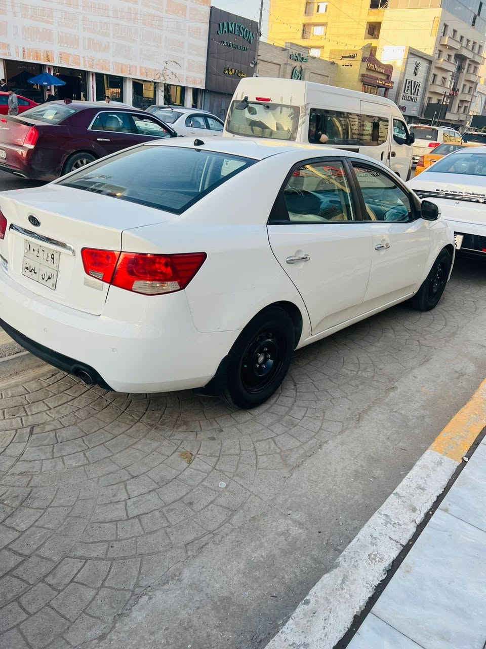 كيا سيراتو خليجي موديل12 سيارة مكفولة من ضربة  بيها صبغ نصف جاملغ خلفي يم قبق البانزين بدون اي ضربة  وشبر باب خلفي شخط فقط  محرك 1600 كير 6 نمر رياضي شفتات استيرن تبريد بيانو  مري شفط سيارة كير مخرك تبريد كفالة حدادية صدر مكفول تخم تاير نظيف جاهزة بدون نواقص رقم سليمانية باسمنا سنوية نافذة سنة السعر95 وبيها مجال بسيط***********
