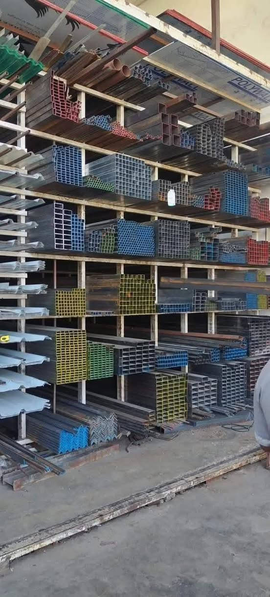 سلام عليكم شغلي حداده  شغلي عام✅🙏🏻 #كرفان_سندويش_قمريات_درج_محجر_سقايف_سياجات_حدائق
وجميع انواع الحداده الاستفار ***********
