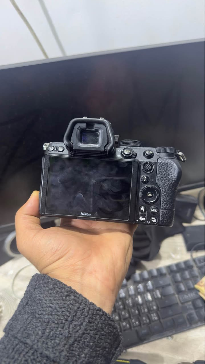كامرة نيكون z5  للبيع فقط بدي 

للاستفسار *********** فقط وتساب Singapore
