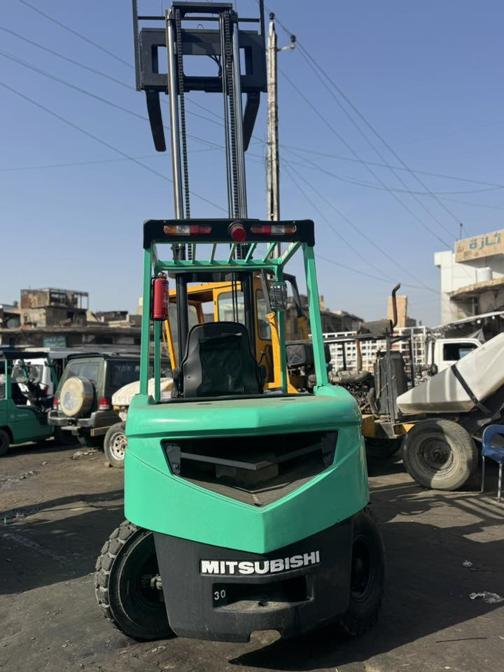 للبيع مسيبوشي 3 طن 3 حركات جب عالي موديل 2010 منفيس كاتي رافعه جاهزه للعمل كل نقص مابيها اي استفسار اتصل على الرقم 
***********
