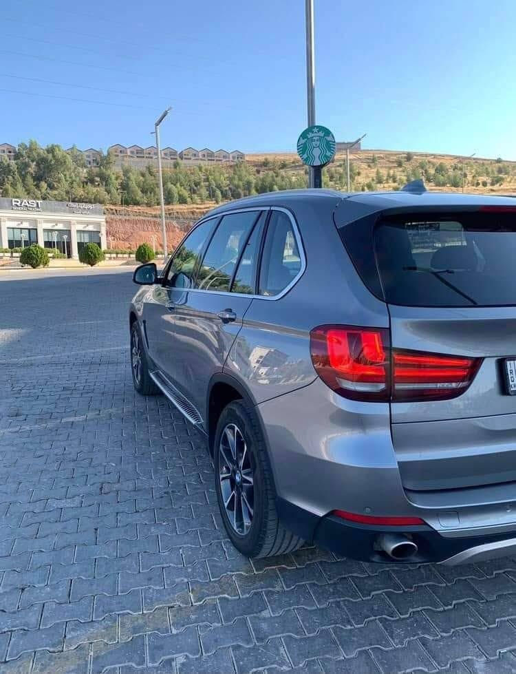 ‏bmw X5 2017
رقم أربيل مميز تحويل فوري 
محرك 6 سلندر(n55( مع كير 8  نمر) 
الكير والمحرك والصدر مكفولات.
اللون سلفر غير محدد
5 راكب
داخل جلد أسود
مقاعد كهربائية+ تدفئة بالمقاعد +تدفئة بالمقود 
 السفر فتحة سلايت وبانوراما 
صندوق كهرباء 
لايت زنون داينمك (يتحرك مع حركة المقود) 
يمكن التحدث مع السيارة لتفعيل بعض الخواص
مرايا كهرباء عاكسة للضوء + شفط
شاشة تاب كبيرة لمس+ dvd+phone +usb ذاكرة داخلية لخزن الملفات
اضاءة الدشبول ٧ الوان 
حساس قياس اطارات 
فحص مستوى زيت المحرك الكتروني
سايد بريك بصمة + اوتوهولد 
كاميرا ذكية + حساسات امام وخلف
داتا شو
ماسحات اوتو 
نظام صوت harman/kardon 
ماوس للتحكم بجميع وظائف السيارة
وضعيات قيادة متعددة
اطارات حجم 20 مع تخم تاير جديد
تبريد امامي خلفي ممتاز
السيارة نظيفة وجاهزة 
وارد امريكي حادث بسيط موضح بالصور
باب السائق فقط مصبوغ بدون دواخل 
السعر 260 بي مجال بسيط 
بيع او مراوس بموديل أعلى 
مكان السيارة حاليا الفلوجة 
للاستفسار يرجى الاتصال على 
***********
***********
ملاحظة 
السيارة بالكامل مغلفة bbn لون السيارة مت طافي ضمان 10 سنوات ..

