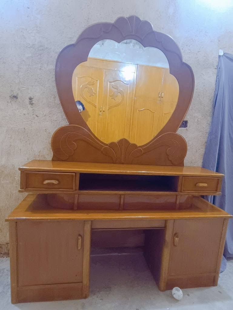 غرفه للبيع داخل وخارج صاج جدا نظيفه السعر 700,وبيها مجال مكانها حله اي ستفسار اتصلو. *********** حلة, بابل
