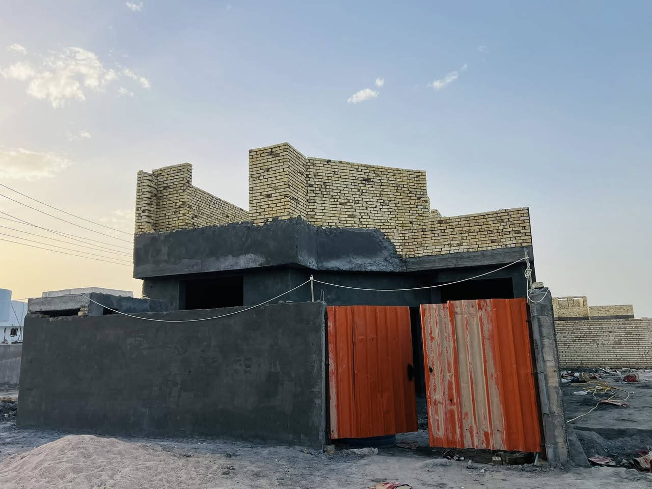 بعد الإقبال الكبير الذي شهدهُ المجمع (بوابة المثنى السكني 2)
نعلن لكم أن الوحدات السكنية المتبقية أصبحت قليلة جداً. 
لا تضيع فرصة السكن في مجمع متكامل وبوحدات مستقلة تضمن لك الخصوصية والراحة.

✅وبدون مقدمة  ، ابدأ رحلة الاستقرار في بيتك الجديد بمساحة 200م.

سارع بالحجز قبل نفاذ الوحدات المتبقية! 🏃‍♂️💨

هاتف مركز المبيعات :***********

📍 الموقع: المثنى/ السماوة الشراكية الثالثة
