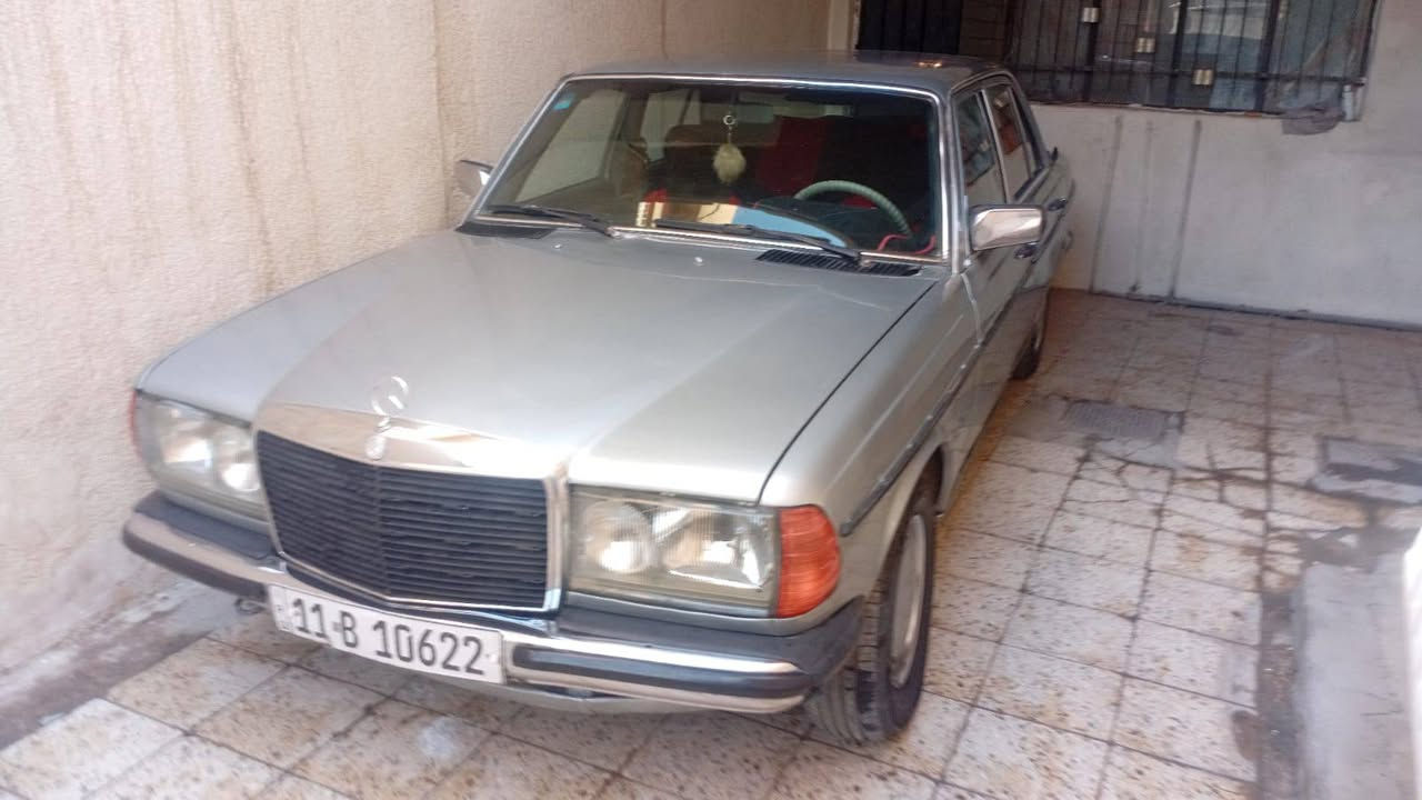 مرسيدس ابو جحيل موديل ١٩٨٢ محرك ونجي كير اوتوماتيك تبريد شغال صبغ عام بدون حادث رقم دولي بسمي
