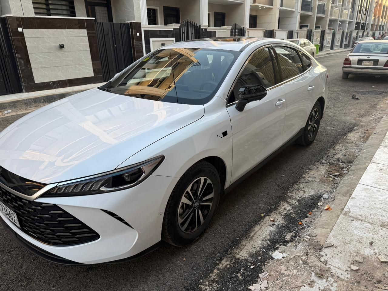 السلام عليكم   بي واي دي كن بلاص فول مواصفات  بيهه بابين تبديل  السياره واكفه بلباب واجه ابن حلال شال الصفحه مال سايق
وبدلت بابين مال تفصيخ بلادي بيع او مراوس  ب شانجان ايدو فول
المواصفات
1-كامرات عدد 13
2-داشكام تسجيل  الكامره الاماميه دقه عاليه
3 رادارات امامي خلفي جانبي
4- كشنات جلد 
5- كرسي كهرباء
6- سياقه ذاتيه
7- اوتو بارك  السياره تصف وحدهه
8- مري شفط +اشاير وكامرات بلمري
9- كاعيات اصليات
10- شاشه حجم كبير +برامج كامله
11-  شاشه الكترونيه استشعار نفس تسلا 
  12- غراضها كامله
13- ويل كروم 
14- ماشيه 8500 السياره جديده 
ملاحظه السياره ماخذه من نصر دجله بلكراده قبل القرلر ب23 مليون
النقوصات مرايه جانبيه +قاعده مال كامره فقط
السعر 20 
مكاني بغداد حي البساتين ***********
