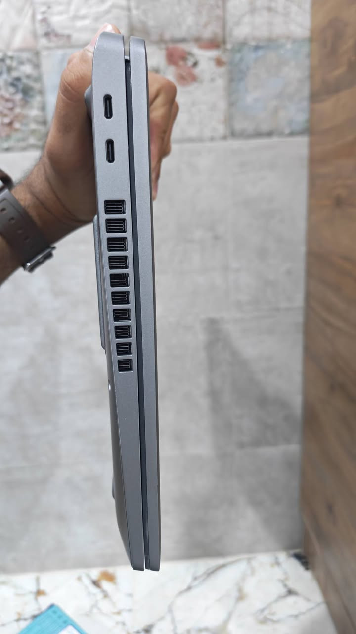 💻 للبيع: لاب توب Dell Latitude 5520 (بحالة ممتازة) ✨
​جهاز راقٍ ونظيف جداً، يتميز بأداء سريع وتصميم نحيف، ومناسب جداً للدراسة والعمل والبرامج الهندسية.
​🔹 المواصفات:
​المعالج: Intel Core i7 (الجيل الحادي عشر) قوية وسريع جداً.
​الرام: 8 جيجابايت.
​الهارد: SSD 512 m. 2جيجابايت (سريع جداً في الإقلاع والتشغيل).
​الشاشة: تدعم اللمس (Touch Screen).
​الملحقات: الشاحن الأصلي السريع (Type-C).
​الجهاز نظيف تماماً وبحالة الوكالة كما موضح بالصور.
​💰 السعر: 720الف
📍 المكان: كربلاء وعندي توصيل لكل المحافظات 
📞 للتواصل: [*********** ] أو مراسلة الخاص
